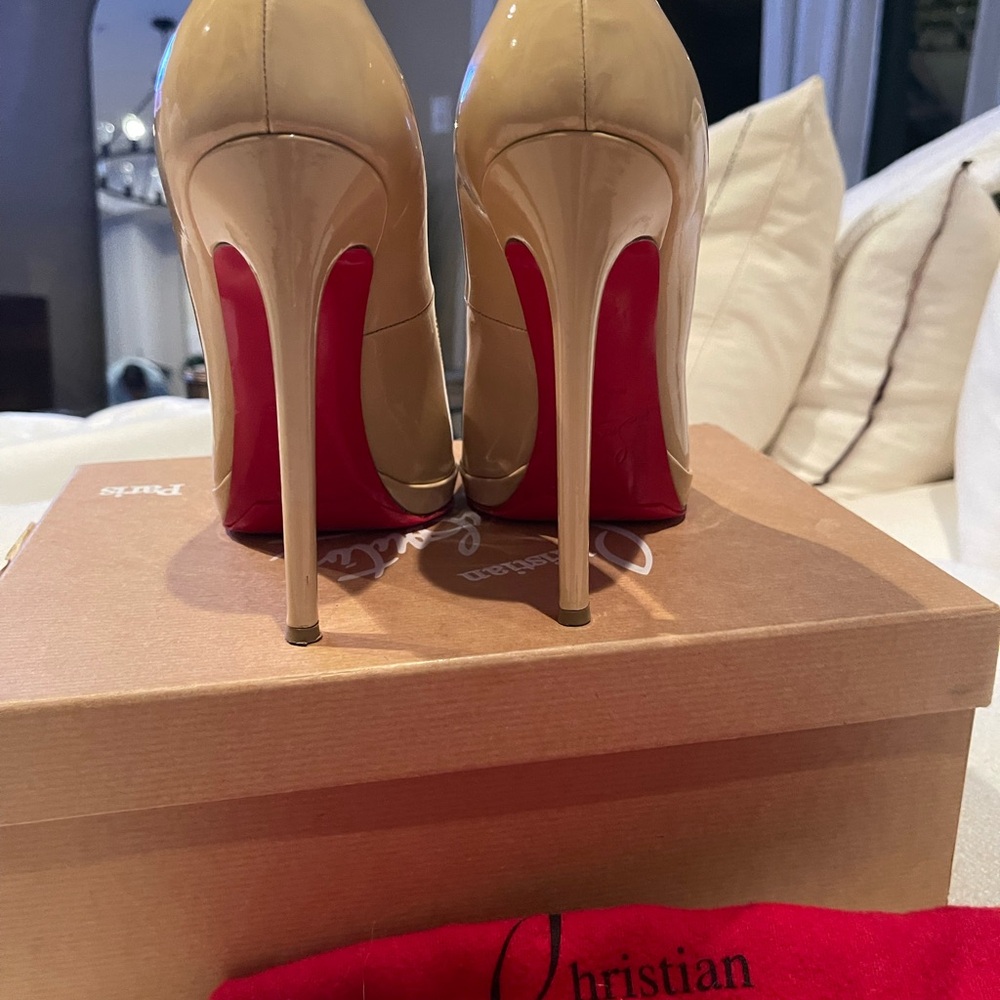 Christian Louboutin Nude Patent Pigalle Plato size 39